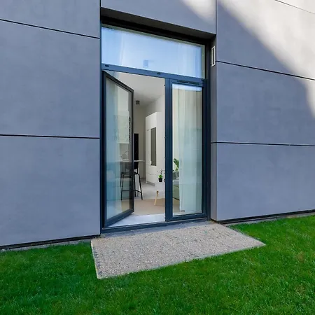 Nowoczesne Typu Z Parkingiem By Renters