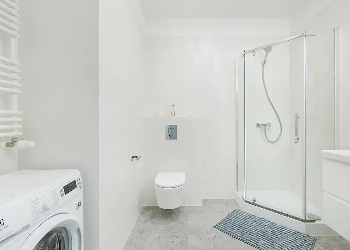 Nowoczesne Typu Z Parkingiem By Renters